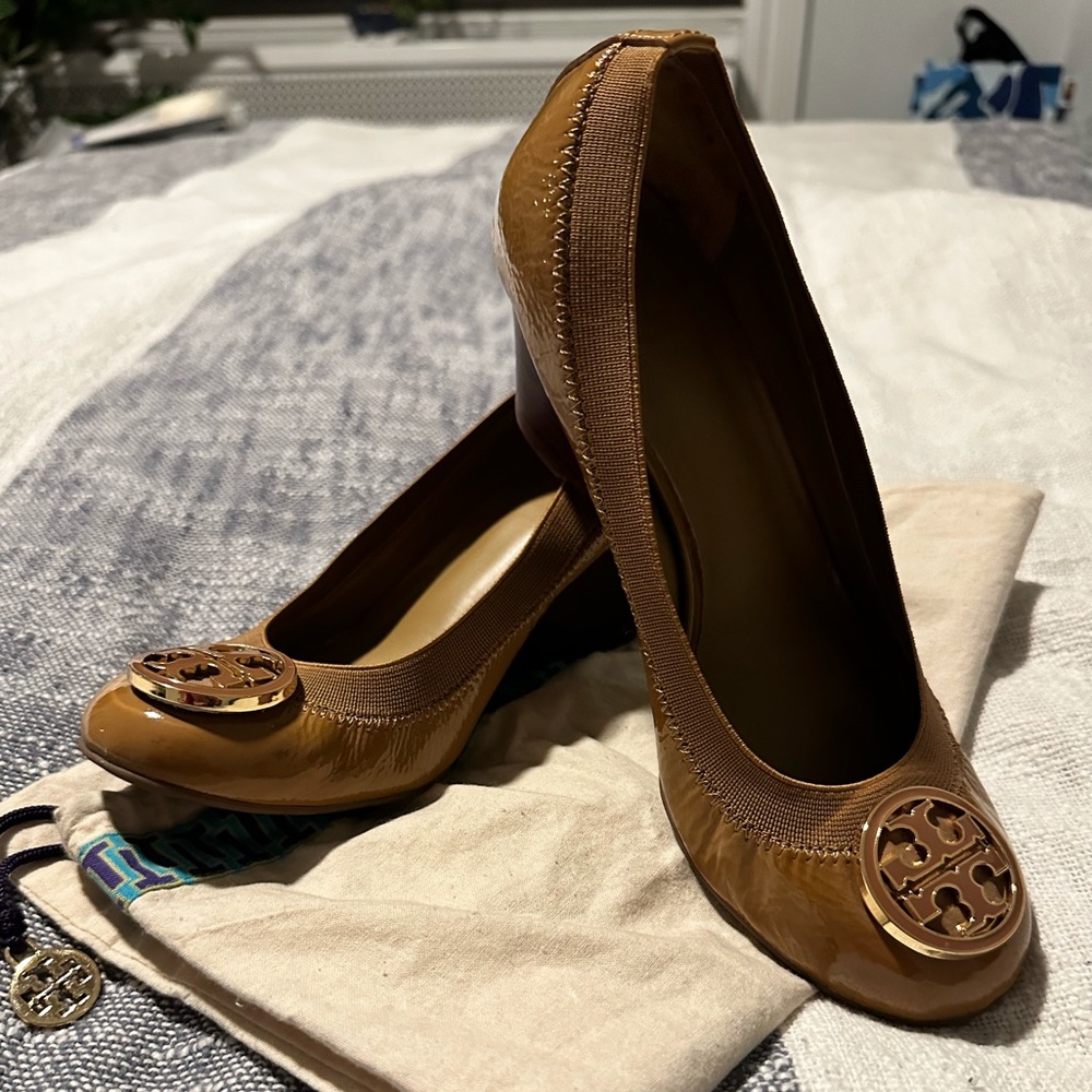 Tory Burch Tan Neutrals Patent Leather pumps